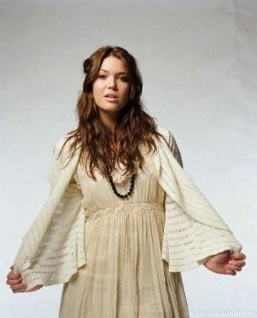 19P Mandy Moore - Dedication Cast Portraits (2007)
