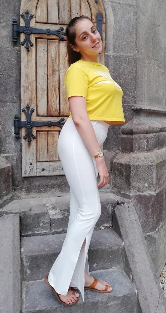 20P Slut in tight leggings public no panty