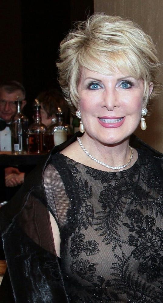 25P Mature Ladies Dressed But Sexy 103
