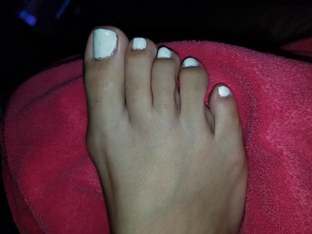 9P Amateur teen feet