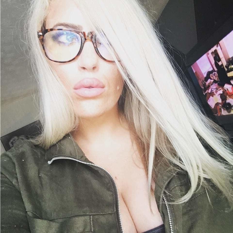 17P Local FB Slut (HungHot25)