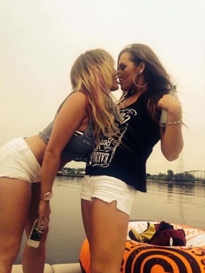 17P Local FB Slut (HungHot25)