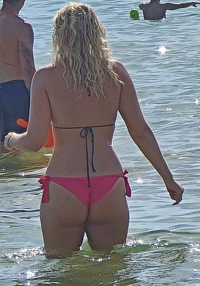 25P Swedish Beach Slut Covering Up Fail