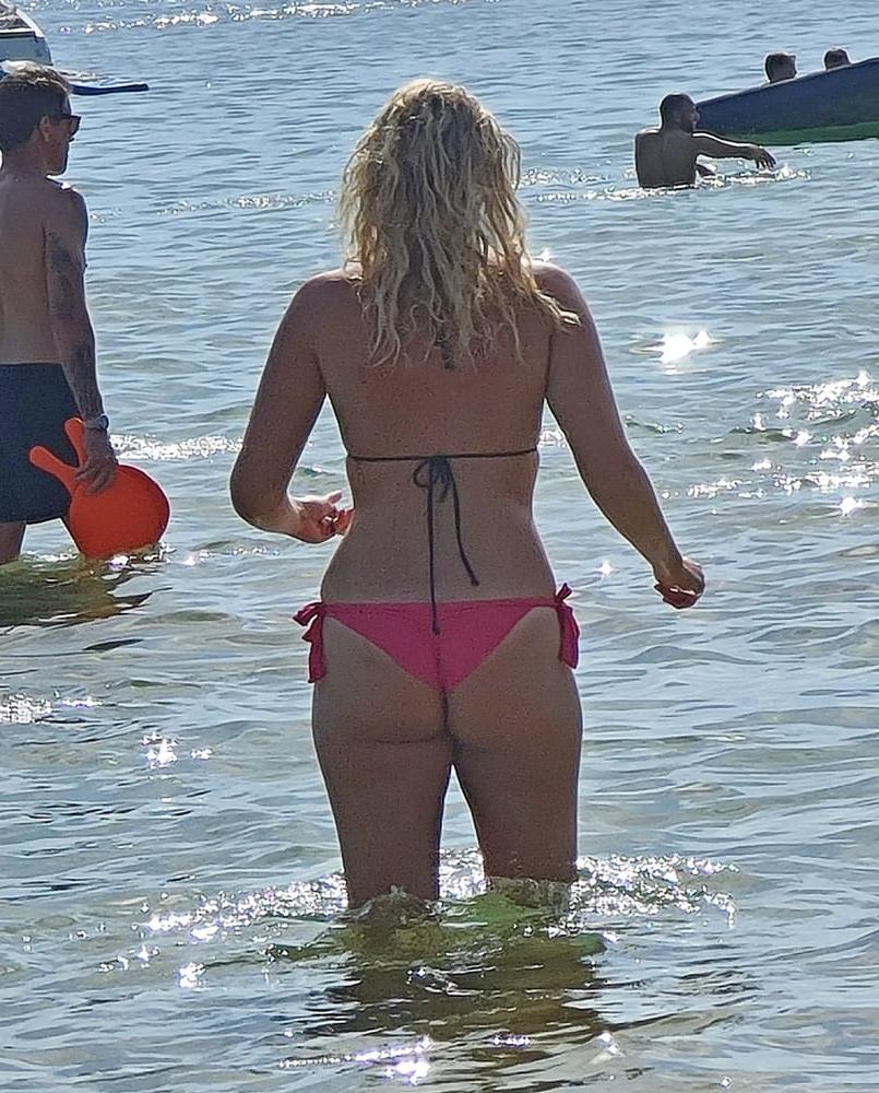25P Swedish Beach Slut Covering Up Fail