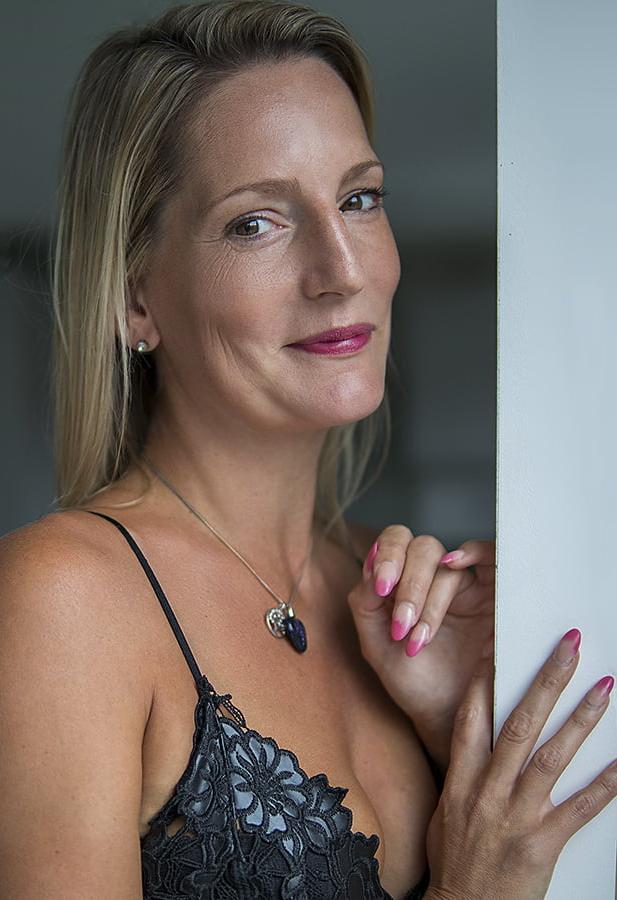 21P Lorraine, sexy UK MILF Slut