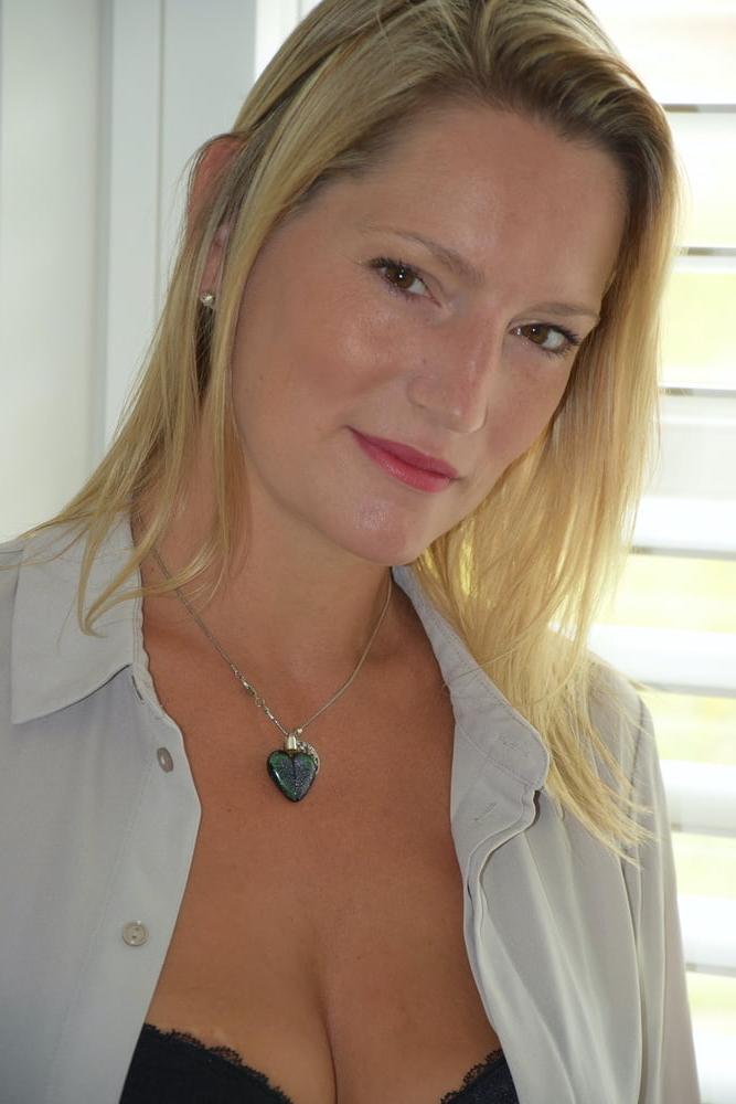 21P Lorraine, sexy UK MILF Slut