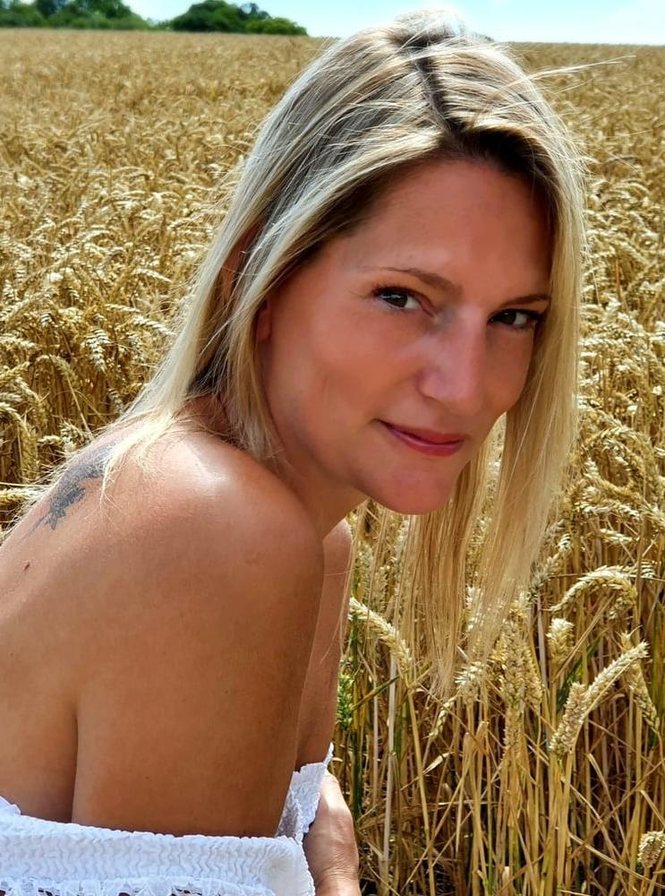 21P Lorraine, sexy UK MILF Slut