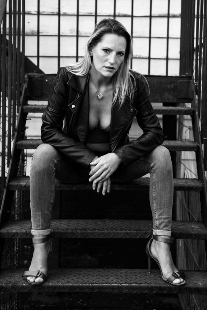 21P Lorraine, sexy UK MILF Slut