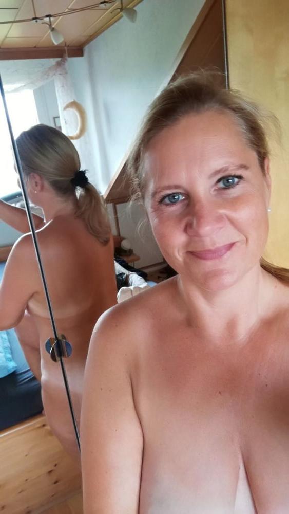 10P Expose this slut