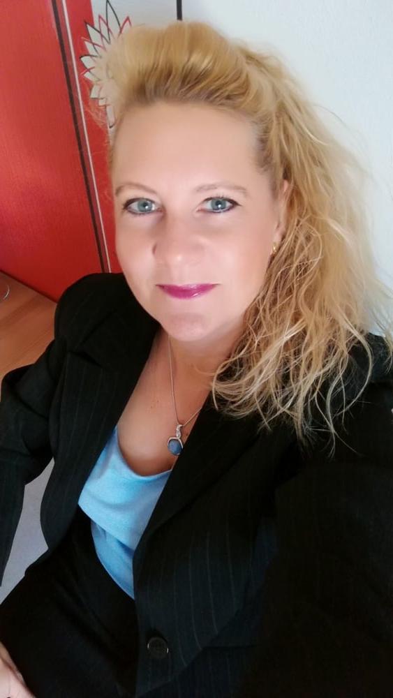 10P Expose this slut