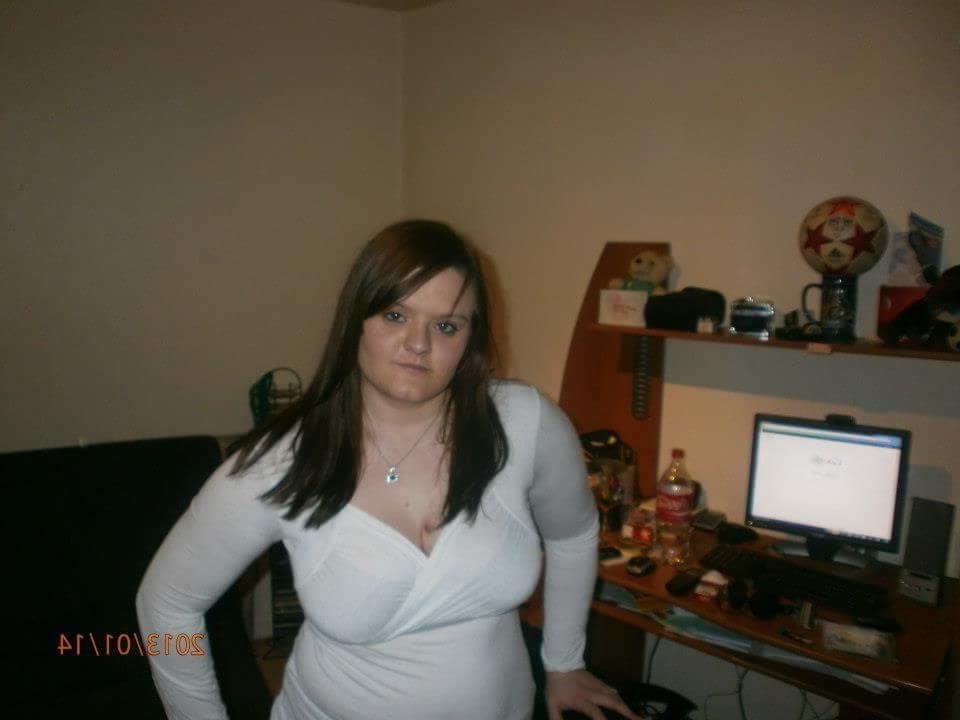 18P Estelle Slut a Dresser