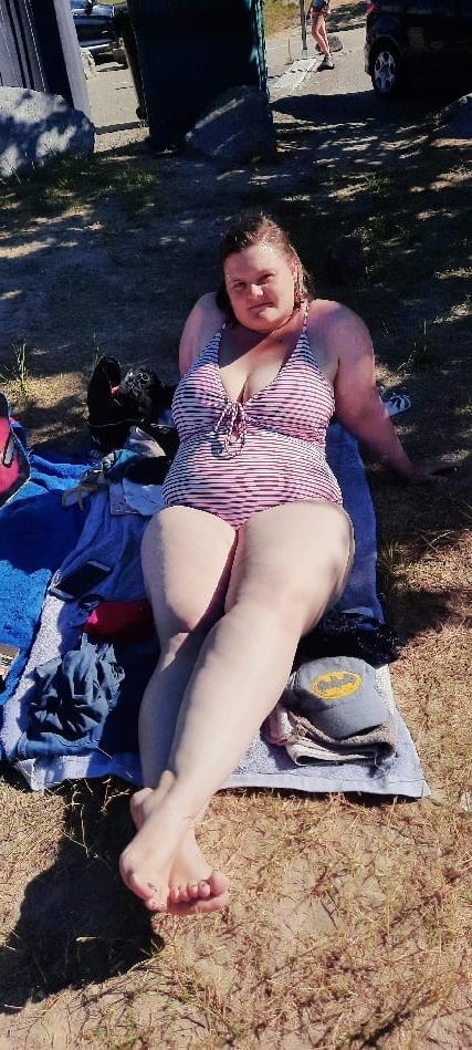 18P Estelle Slut a Dresser