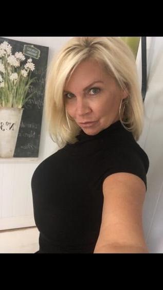25P Taylor Fox - Tattooed QOS Mature Slut