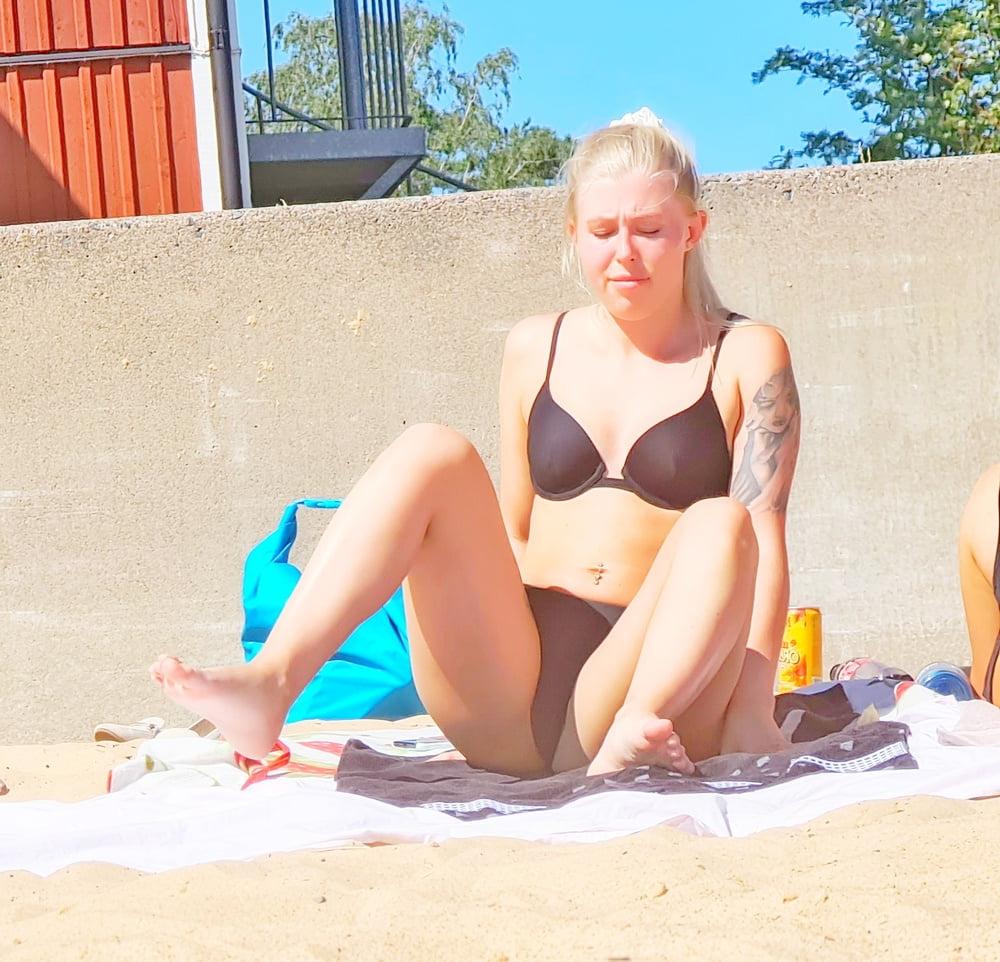25P Blonde schwedische Strandschlampe