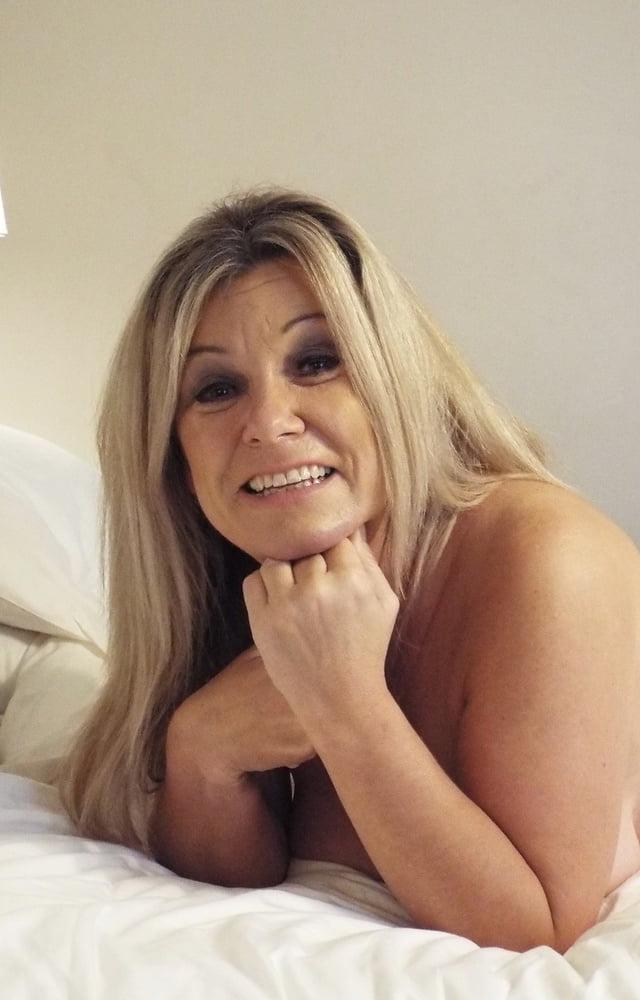 25P Elaine, sexy UK MILF Slut