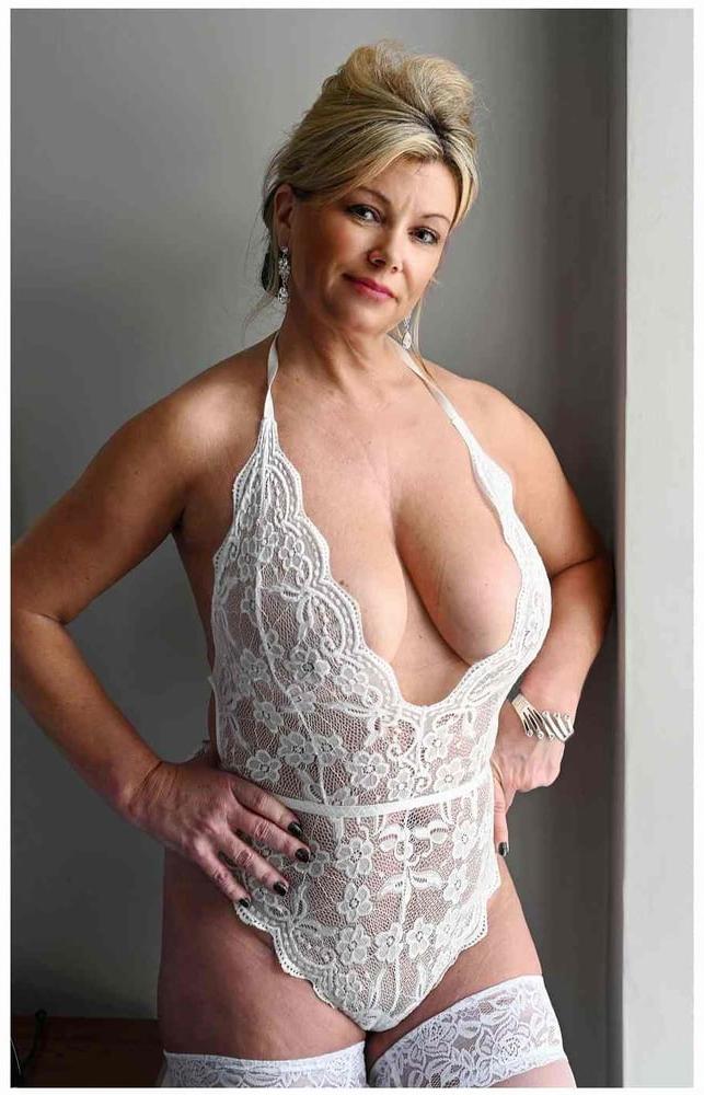 25P Elaine, sexy UK MILF Slut