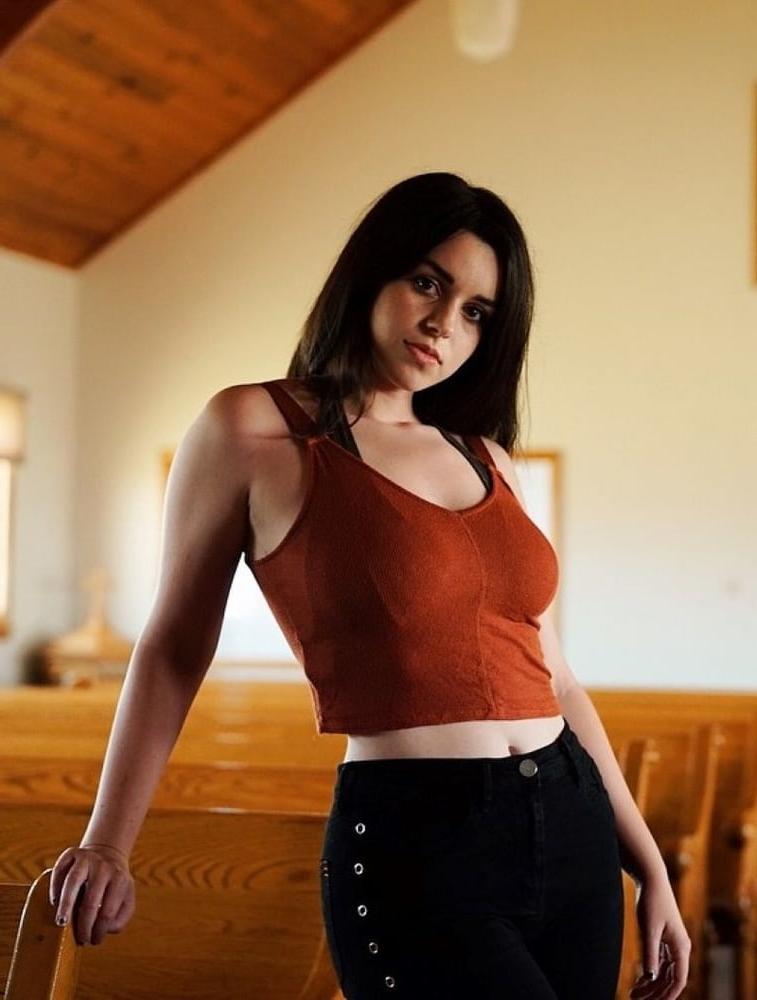 25P Payton sexy slut