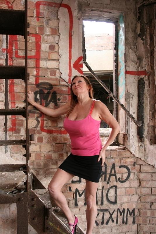 25P Debbie, sexy UK MILF Slut