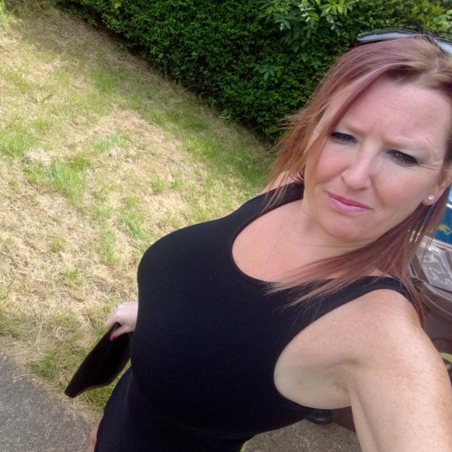 25P Debbie, sexy UK MILF Slut