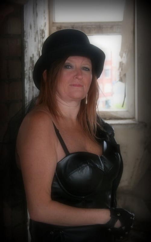 25P Debbie, sexy UK MILF Slut