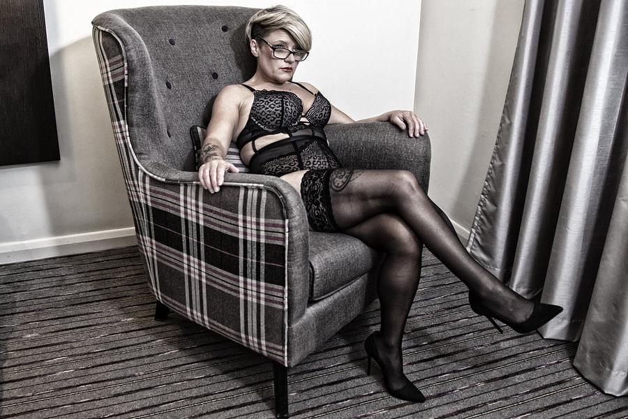 23P Ellie, sexy UK MILF Slut