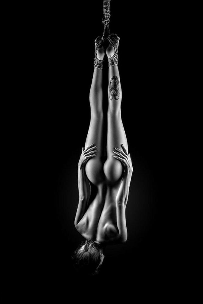 25P Haengende Frauen in schoener Bondage #06