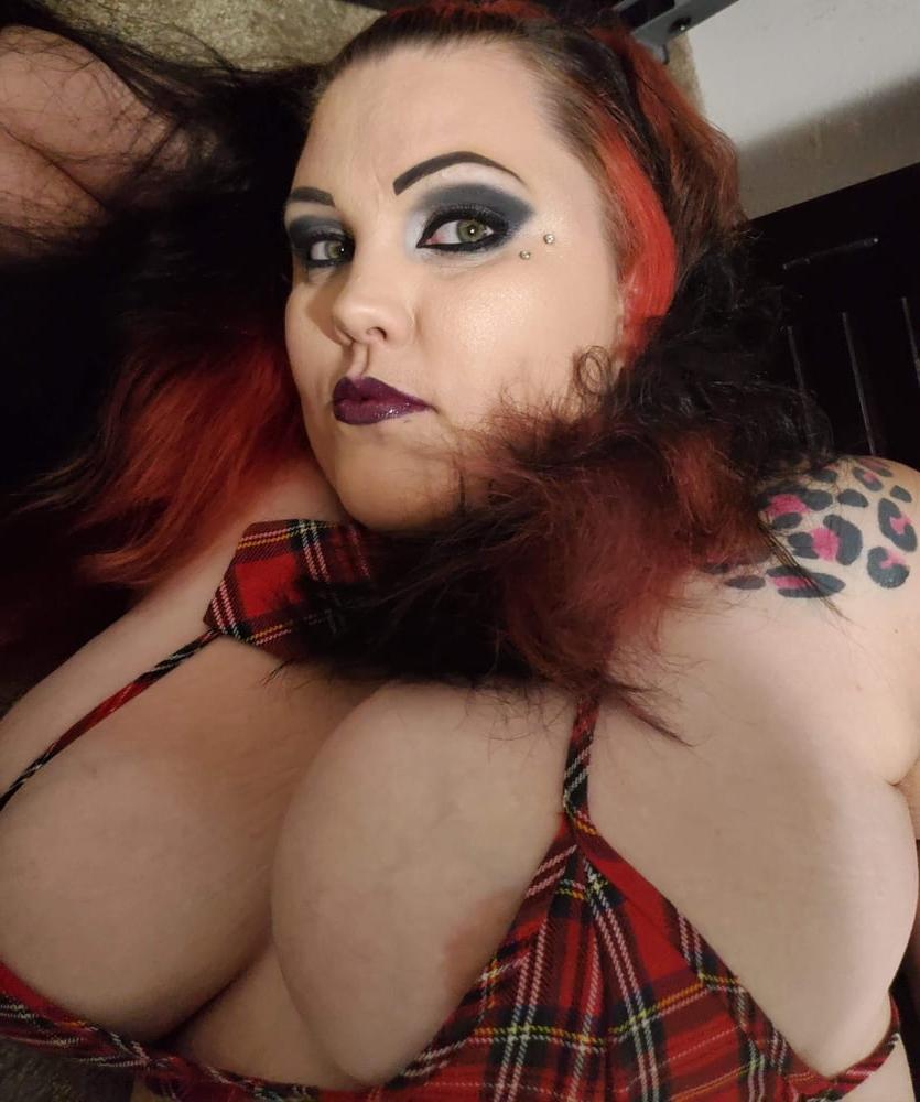 14P White trash slut 2
