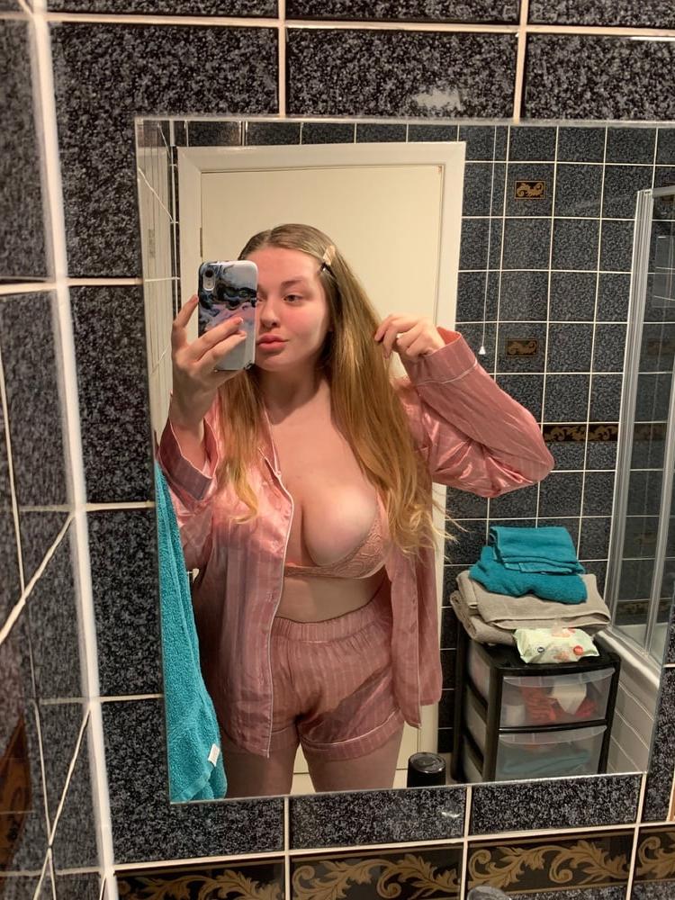 25P Big Tit Slut Geri-Anne for Exposure and Spreading