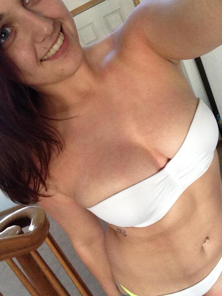 25P Nice Blue Eyes Brunette Slut Kendall