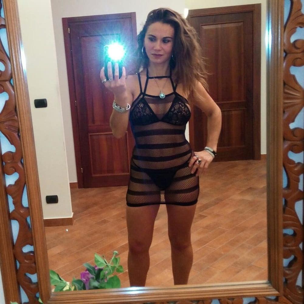 25P Hot anal slut showing her sexy outfits with stockings