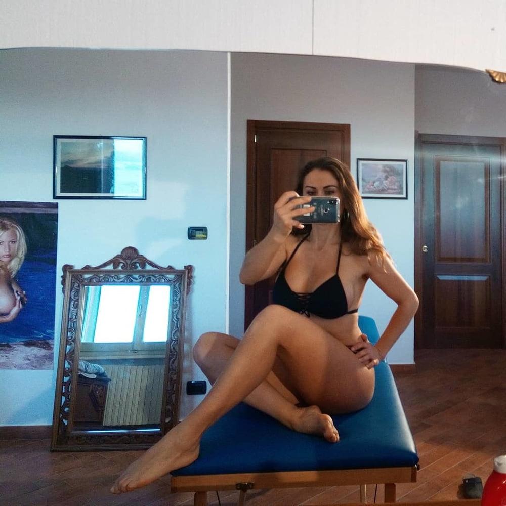 25P Hot anal slut showing her sexy outfits with stockings