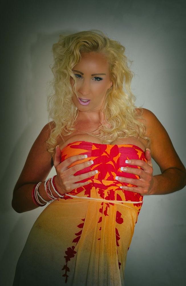 25P Nikki, sexy UK MILF Slut