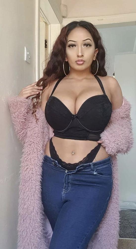 25P Aqsa ghafoor paki slut for comments