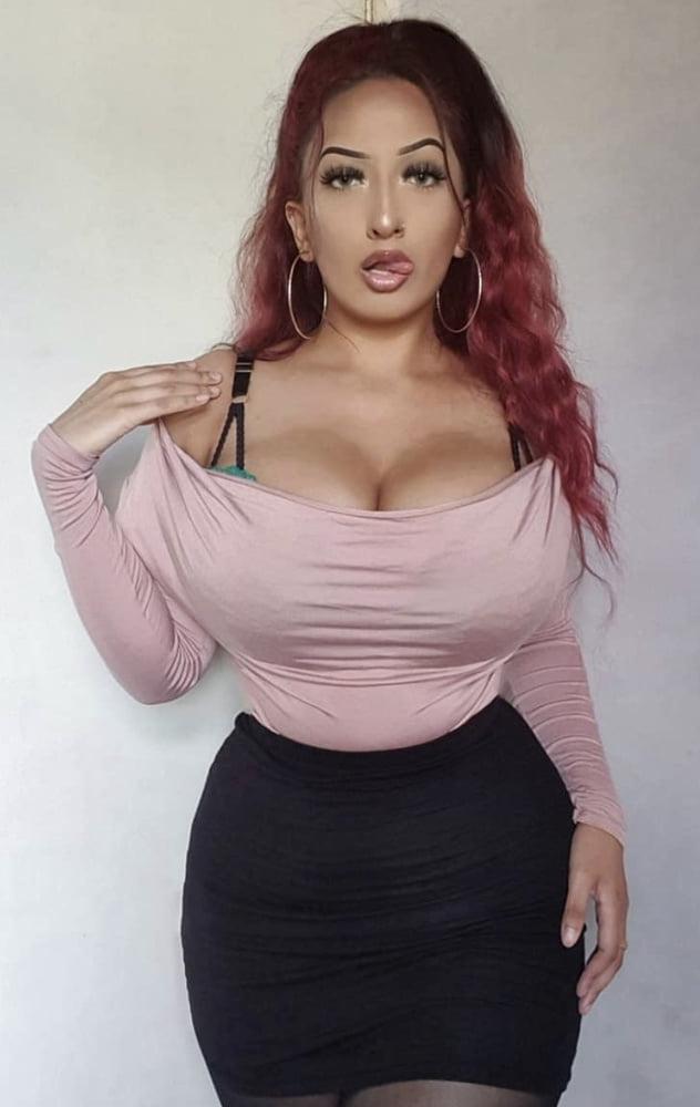 25P Aqsa ghafoor paki slut for comments