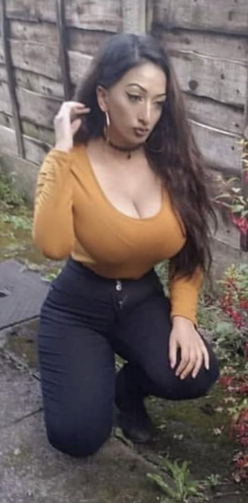 25P Aqsa ghafoor paki slut for comments