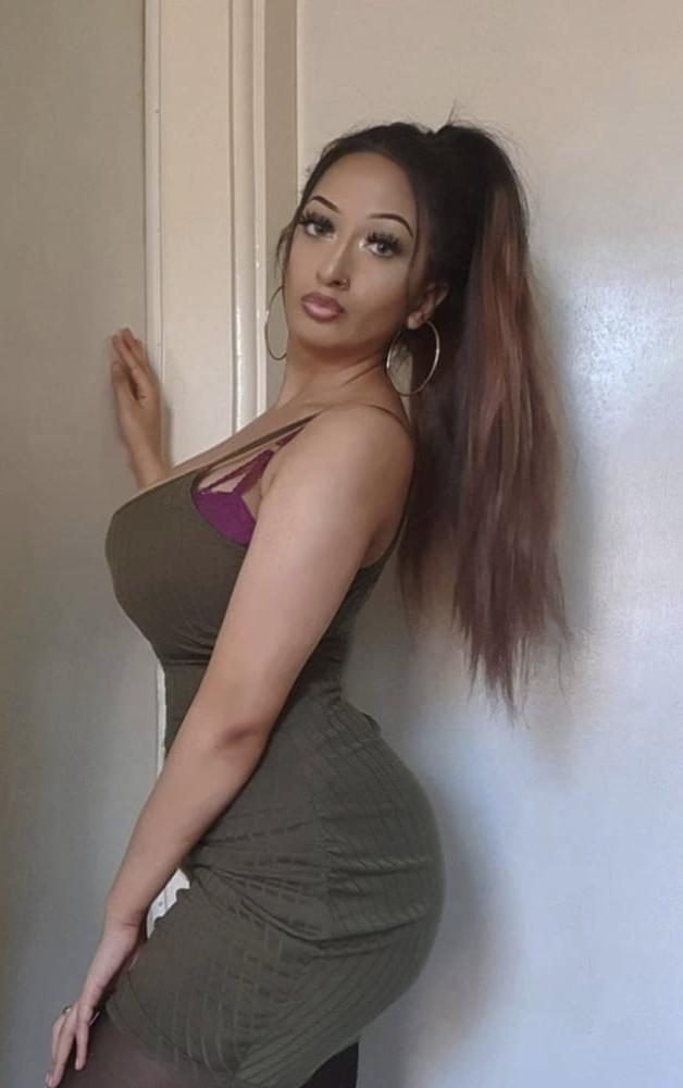 25P Aqsa ghafoor paki slut for comments
