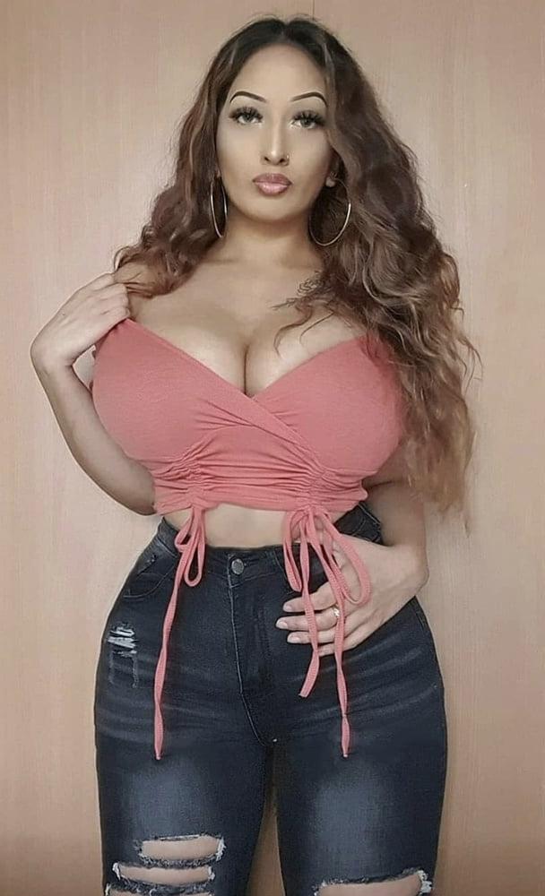 25P Aqsa ghafoor paki slut for comments
