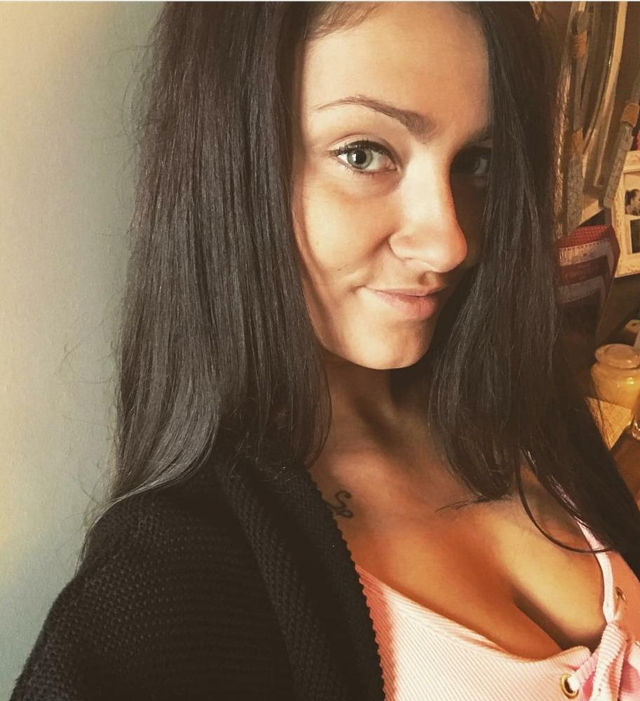 5P Sexy slut Romana, what would you do to her?