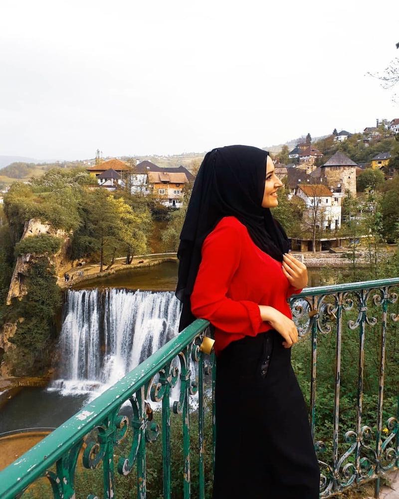 25P Bosnian Slut