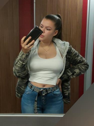 8P Hot slut 1