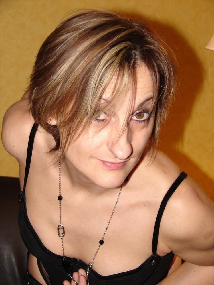 25P Exhibition Slut