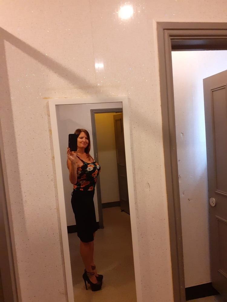 10P Red, sexy UK MILF Slut