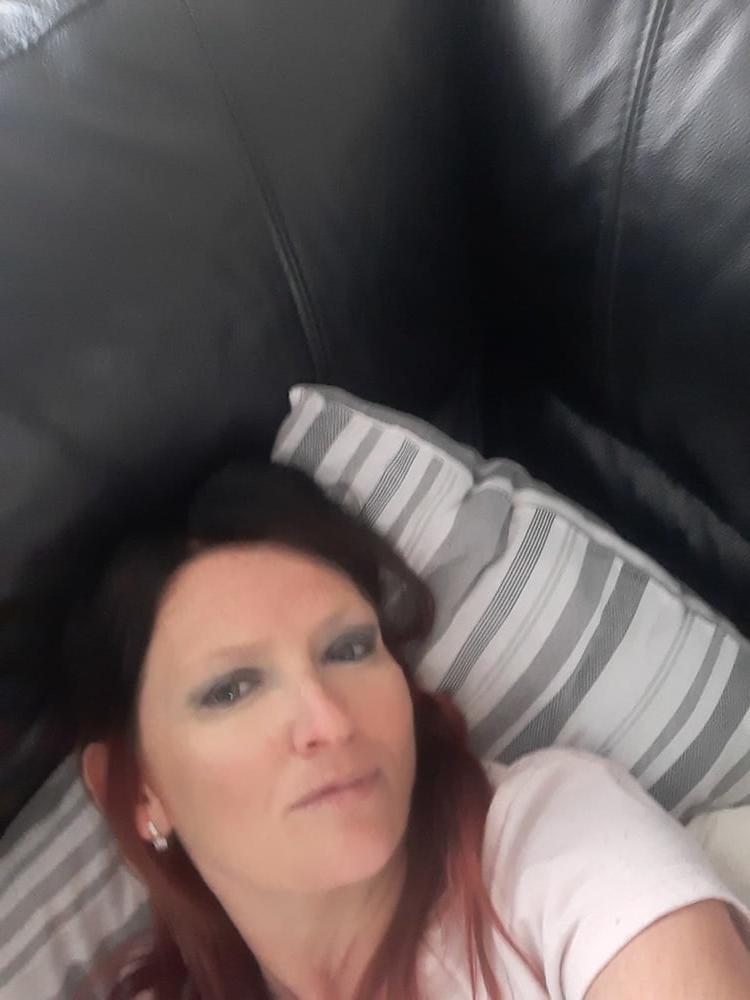 10P Red, sexy UK MILF Slut