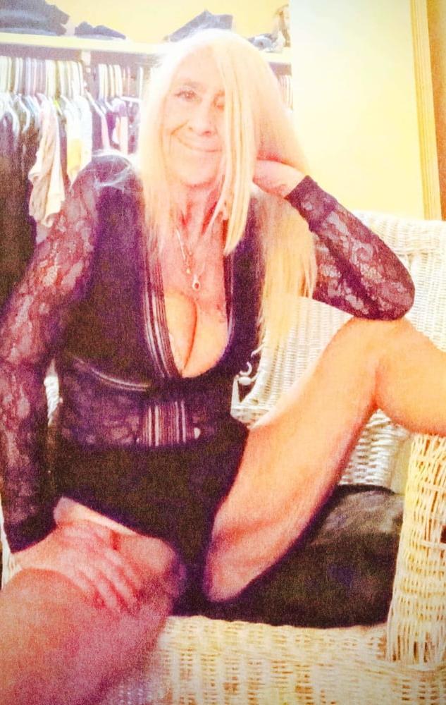10P MILF slut porn star