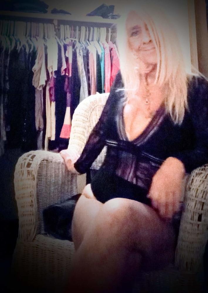 10P MILF slut porn star