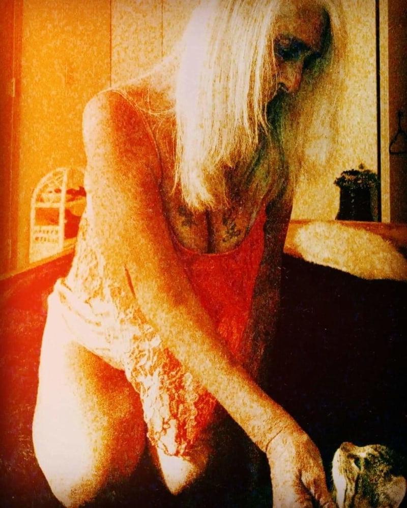 10P MILF slut porn star