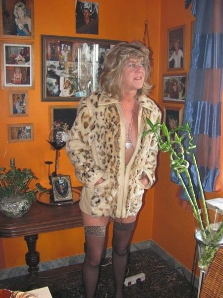 25P Mature slut from Limburg