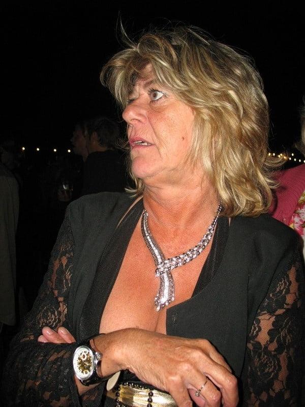 25P Mature slut from Limburg