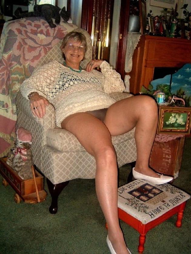 10P Slut is asking to be exposed