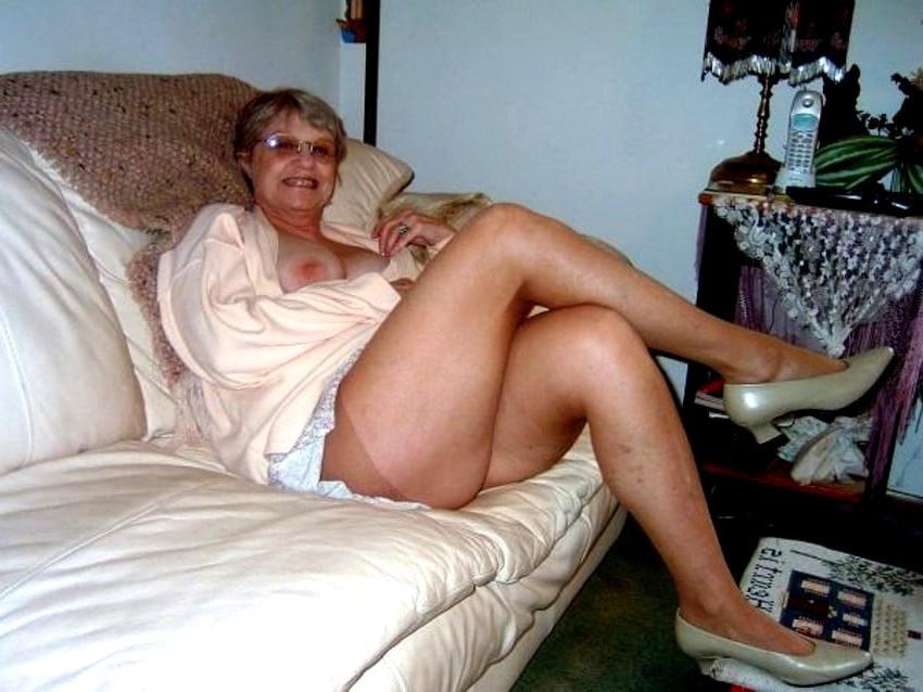 10P Slut is asking to be exposed